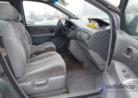 1998 Toyota Sienna Le z USA, uszkodzony, nr VIN 4T3ZF13C2WU057046